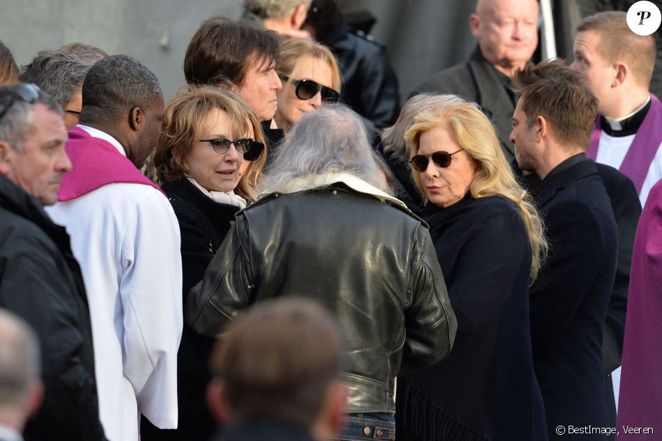 Nathalie Baye Tony Scotti Sylvie Vartan Sorties De L Eglise De La Madeleine Apres Les Obseques De Johnny Hallyday A Paris Le 9 Decembre 2017 C Veeren Bes Purepeople