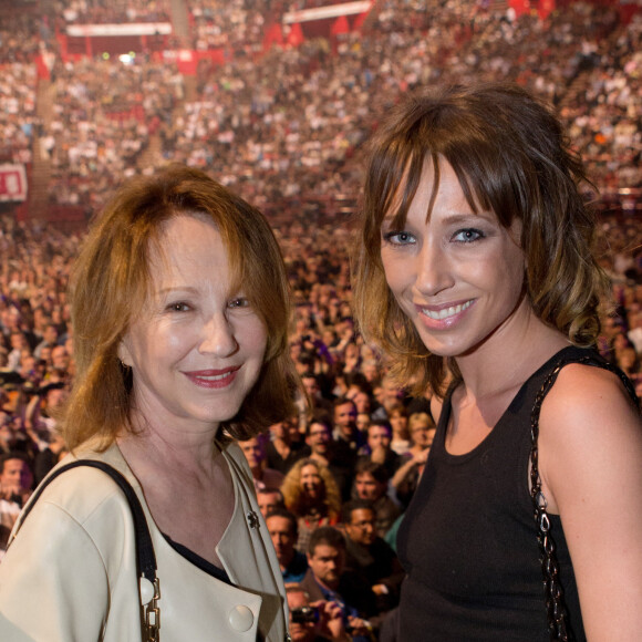 Nathalie Baye et sa fille Laura Smet - People au concert de Johnny Hallyday au POPB de Bercy a Paris - Jour 2. Le 15 juin 2013