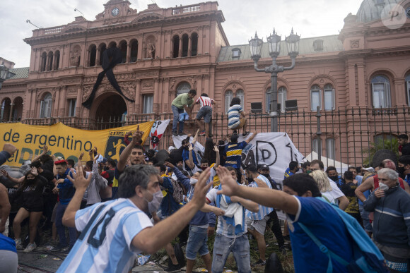 Le cortège funèbre de Diego Armando Maradona quitte la Casa Rosada. Buenos Aires, le 26 novembre 2020.