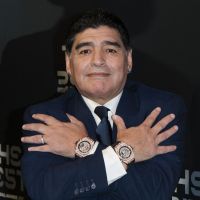Diego Maradona : Des agents funéraires ont osé un selfie choquant avec le cercueil