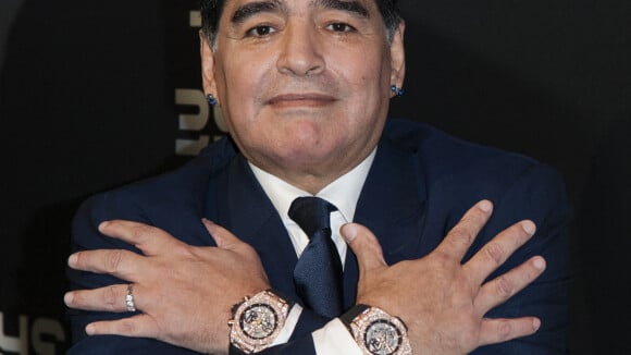 Diego Maradona : Des agents funéraires ont osé un selfie choquant avec le cercueil