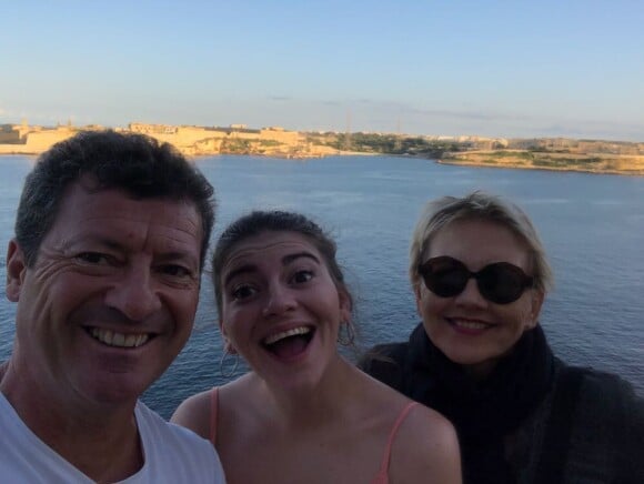 Clara Ginibre, la fille de Francis (Chevalier du fiel) avec ses parents, photo Instagram du 8 novembre 2018