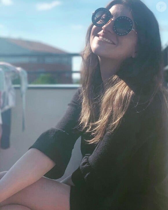 Clara Ginibre, la fille de Francis (Chevalier du fiel) souriante à Toulouse, le 22 mai 2019