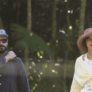 Zac Efron et Vanessa Valladares à Byron Bay, en Australie. Le 8 octobre 2020.