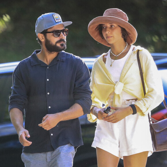 Zac Efron et Vanessa Valladares à Byron Bay, en Australie. Le 8 octobre 2020.