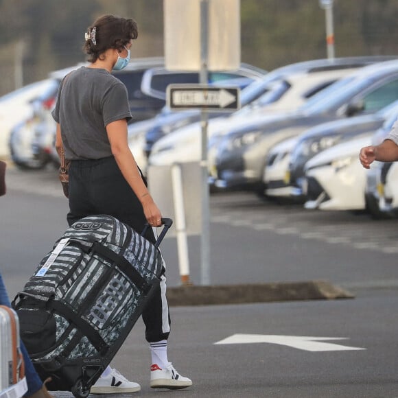 Zac Efron et Vanessa Valladares à Byron Bay, en Australie. Le 5 septembre 2020.