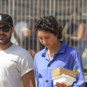 Zac Efron et Vanessa Valladares à Byron Bay, en Australie. Le 4 septembre 2020.