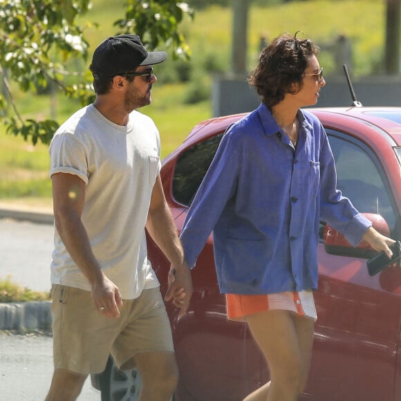 Zac Efron et Vanessa Valladares à Byron Bay, en Australie.