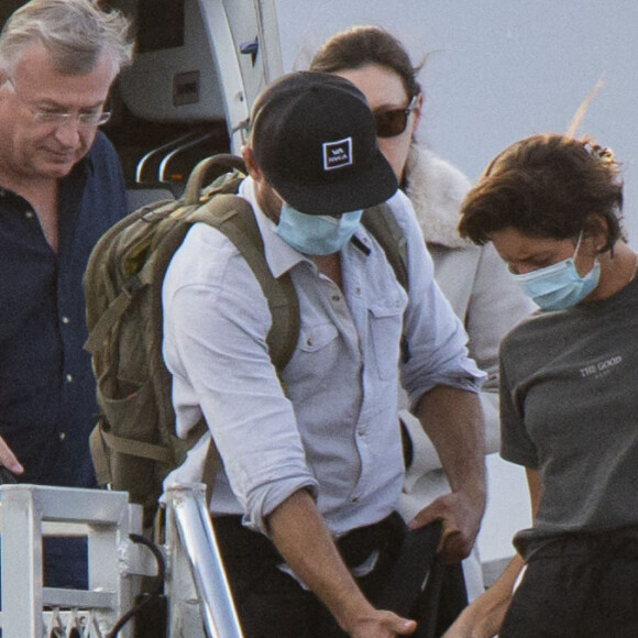 Zac Efron et Vanessa Valladares à Byron Bay, en Australie. Le 5 septembre 2020.