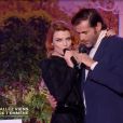 Elodie Frégé et Grégory Fitoussi très complices pour interpréter "La Javanaise" de Serge Gainsbourg dans l'émission "Allez viens je t'emmène...dans les années Carpentier", sur France 3.