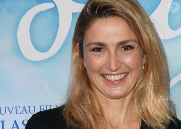 Julie Gayet à l'avant-première du film "Poly" au cinéma UGC Normandie à Paris, France, le 4 octobre 2020. © Coadic Guirec/Bestimage 