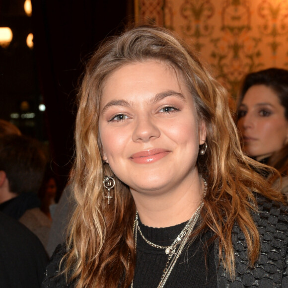 Info - La chanteuse Louane officialise sa grossesse sur le tapis rouge du défilé Jean-Paul Gaultier - Louane Emera (enceinte) - After Show du défilé de mode Haute-Couture printemps-été 2020 "Jean-Paul Gaultier" au théâtre du Châtelet à Paris le 22 janvier 2020. © Christophe Clovis-Veeren Ramsamy / Bestimage