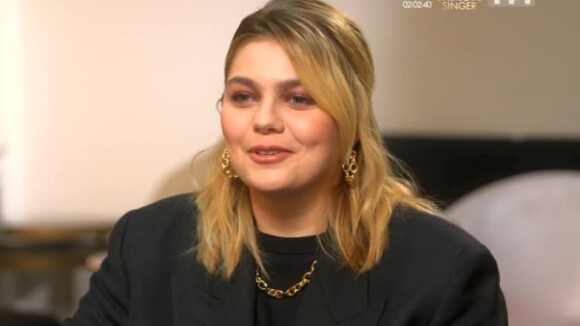 Louane dans l'émission "50 Mn Inside" le 28 novembre 2020 sur TF1.