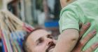 M. Pokora a été surpris par des vidéos de lui étant bébé et de sa grande ressemblance avec son fils Isaiah, qui aura bientôt 1 an. Une séquence diffusée dans l'émission "Les enfants de la télé".