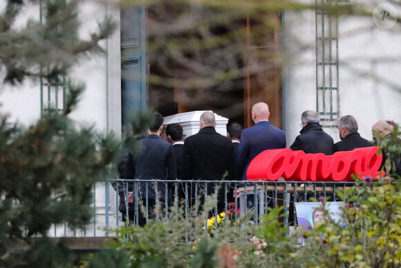 Exclusif - Arrivée du cercueil à la cérémonie religieuse en hommage au joueur Christophe Dominici en l'église Saint-Cécile à Boulogne Billancourt le 2 décembre 2020. 