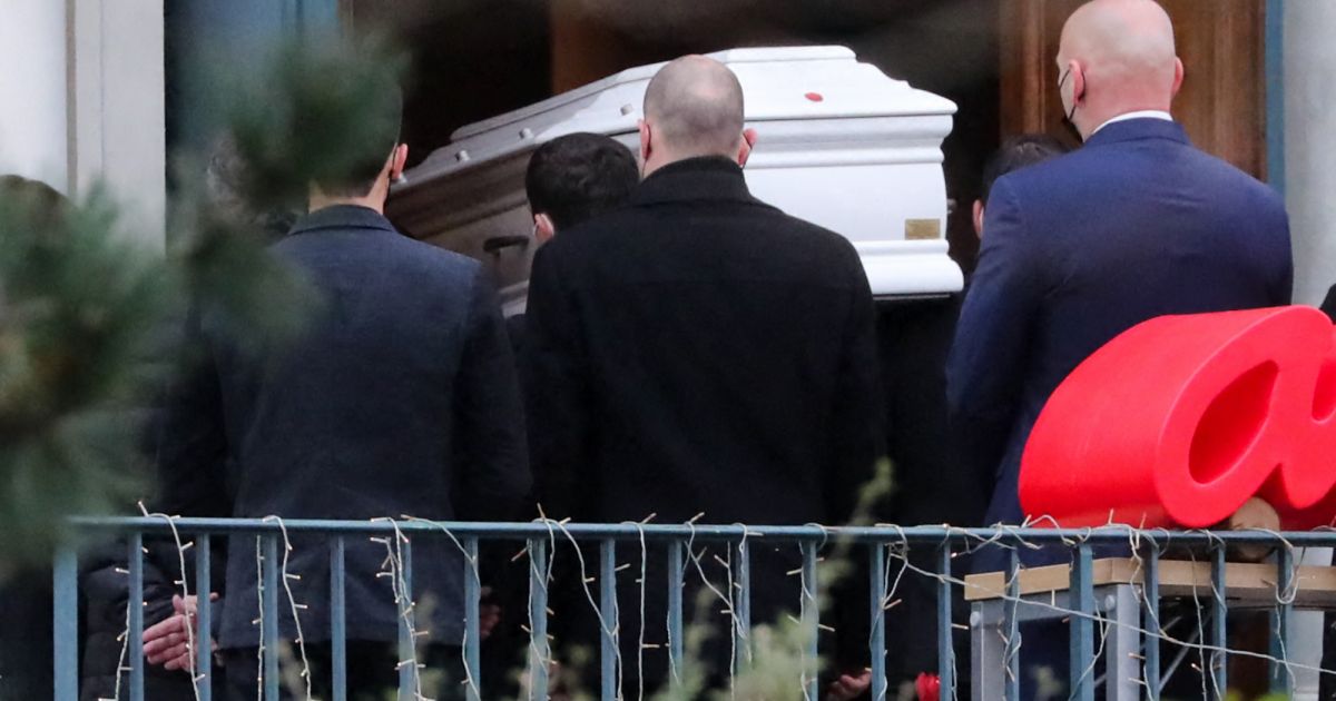 Exclusif Arrivée du cercueil à la cérémonie religieuse en hommage au joueur Christophe