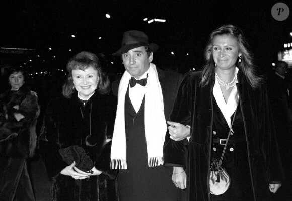 Archives - Odette Joyeux, son fils Claude Brasseur et son épouse Michele Combon. Cérémonie des César en 1980.