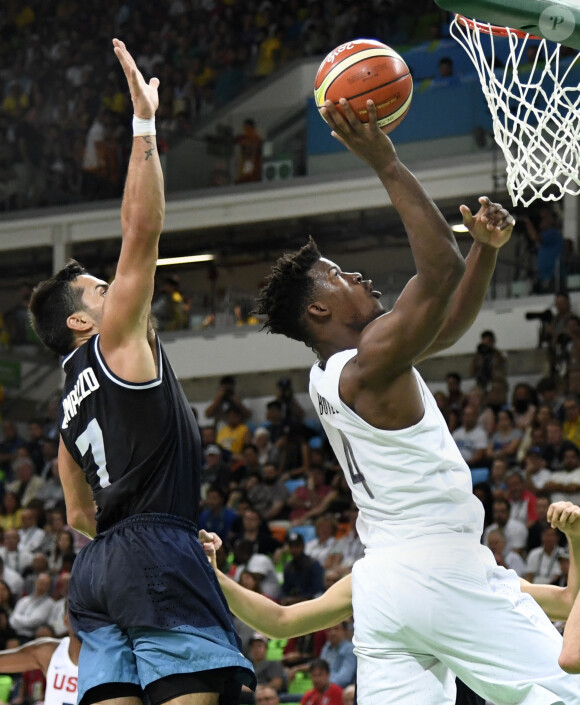 Le basketteur Jimmy Butler (à droite) aux Jeux Olympiques 2016 à Rio de Janeiro.
