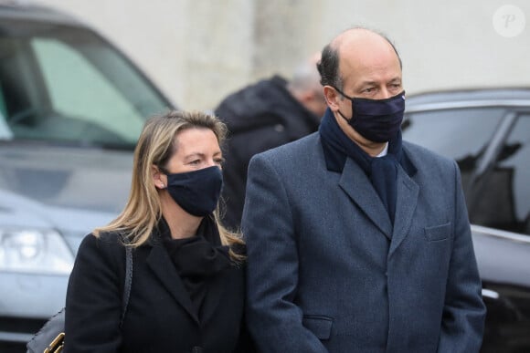 Louis Giscard d'Estaing et sa femme Claire - Obsèques de l'ancien président Valéry Giscard d'Estaing en l'église Saint Hilaire à Authon dans le Loir-et-Cher le 5 décembre 2020.