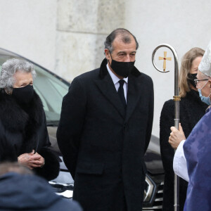 Anne-Aymone Giscard d'Estaing, Henri Giscard d'Estaing et sa femme Ina - Obsèques de l'ancien président Valéry Giscard d'Estaing en l'église Saint Hilaire à Authon dans le Loir-et-Cher le 5 décembre 2020.