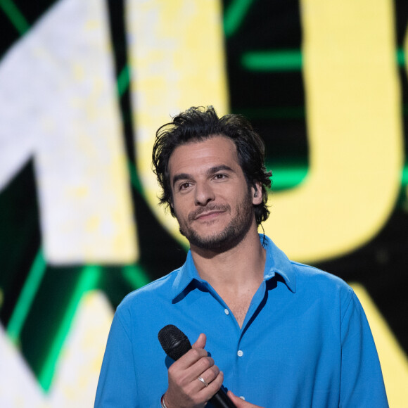 Amir à la 22e édition des NRJ Music Awards, à la Seine musicale, le 5 décembre 2020.