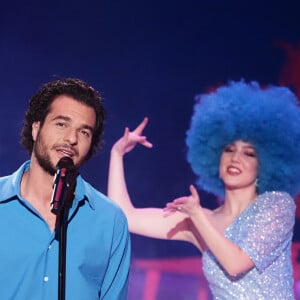 Amir à la 22e édition des NRJ Music Awards, à la Seine musicale, le 5 décembre 2020.