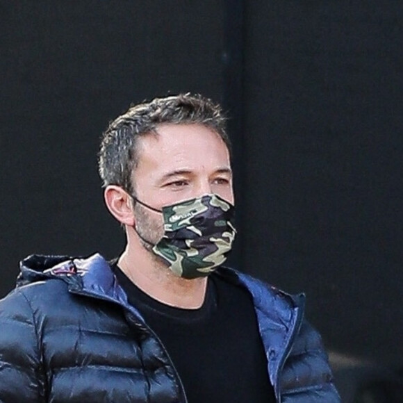 Exclusif - Ben Affleck et sa compagne Ana de Armas ont fait des achats dans une bijouterie avec une amie à Beverly Hills le 25 novembre 2020.