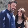Fous rires et regards complices entre Ben Affleck et sa compagne Ana de Armas lors de leur promenade avec leurs chiens dans le quartier de Pacific Palisades à Los Angeles