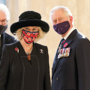 Frank-Walter Steinmeier, Président fédéral d'Allemagne et sa femme Elke Büdenbender, le prince Charles, prince de Galles et Camilla Parker Bowles, duchesse de Cornouailles - Visite au mémorial Neue Wache dédié aux victimes de la guerre, 2020 à Berlin, en Allemagne.