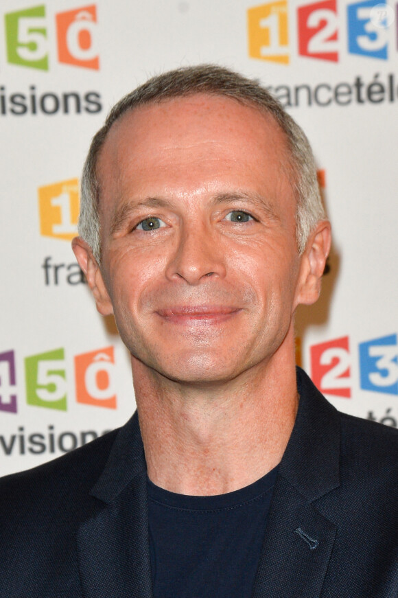 Samuel Étienne lors du photocall de la présentation de la nouvelle dynamique 2017-2018 de France Télévisions. Paris, le 5 juillet 2017. © Guirec Coadic/Bestimage