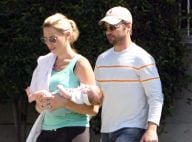 Jason Priestley, sa femme Naomi, leur craquante Ava et leur bébé... Découvrez une nouvelle famille du bonheur !