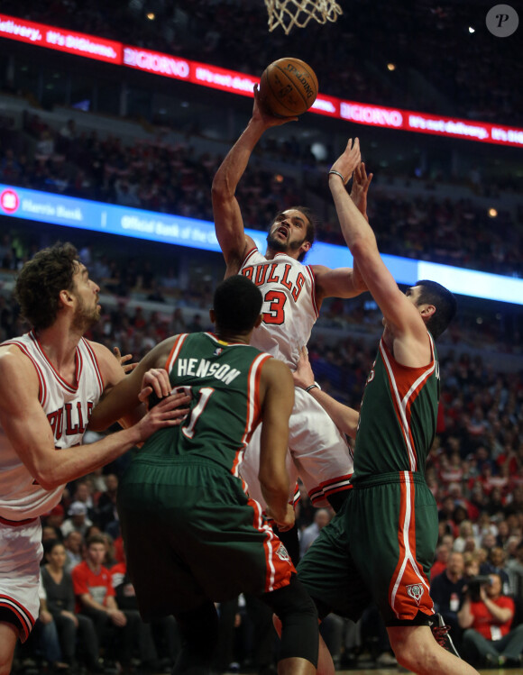 Joakim Noah lors du match de NBA opposant les Chicago Bulls aux Milwaukee Bucks. Chicago, le 20 avril 2015.