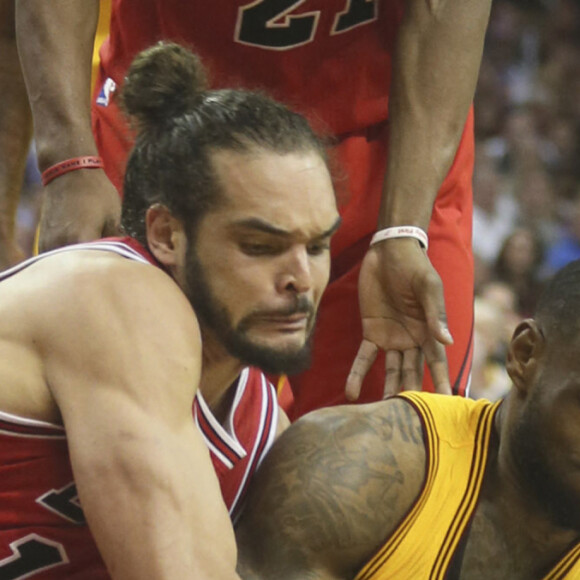 Joakim Noah lors du match de NBA opposant les Chicago Bulls aux Cleveland Cavaliers. Cleveland, le 13 mai 2015.