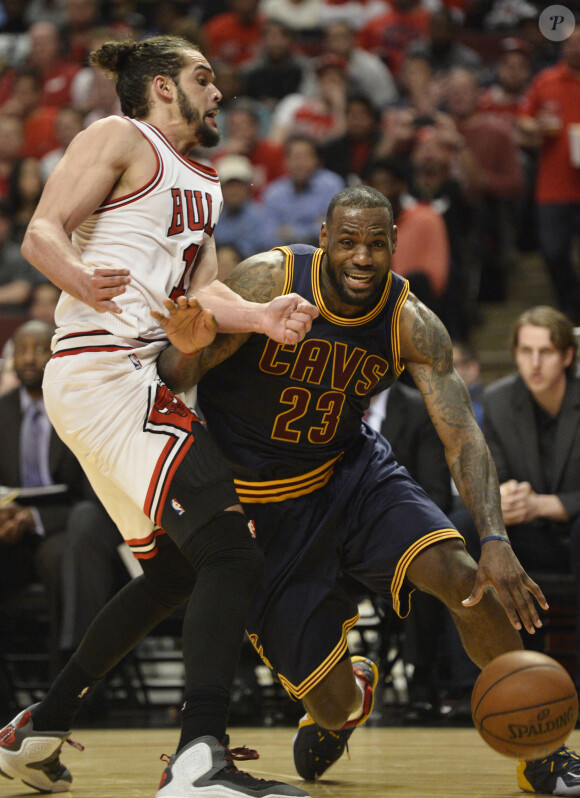 Joakim Noah lors du match de NBA opposant les Chicago Bulls aux Cleveland Cavaliers. Chicago, le 27 octobre 2015.