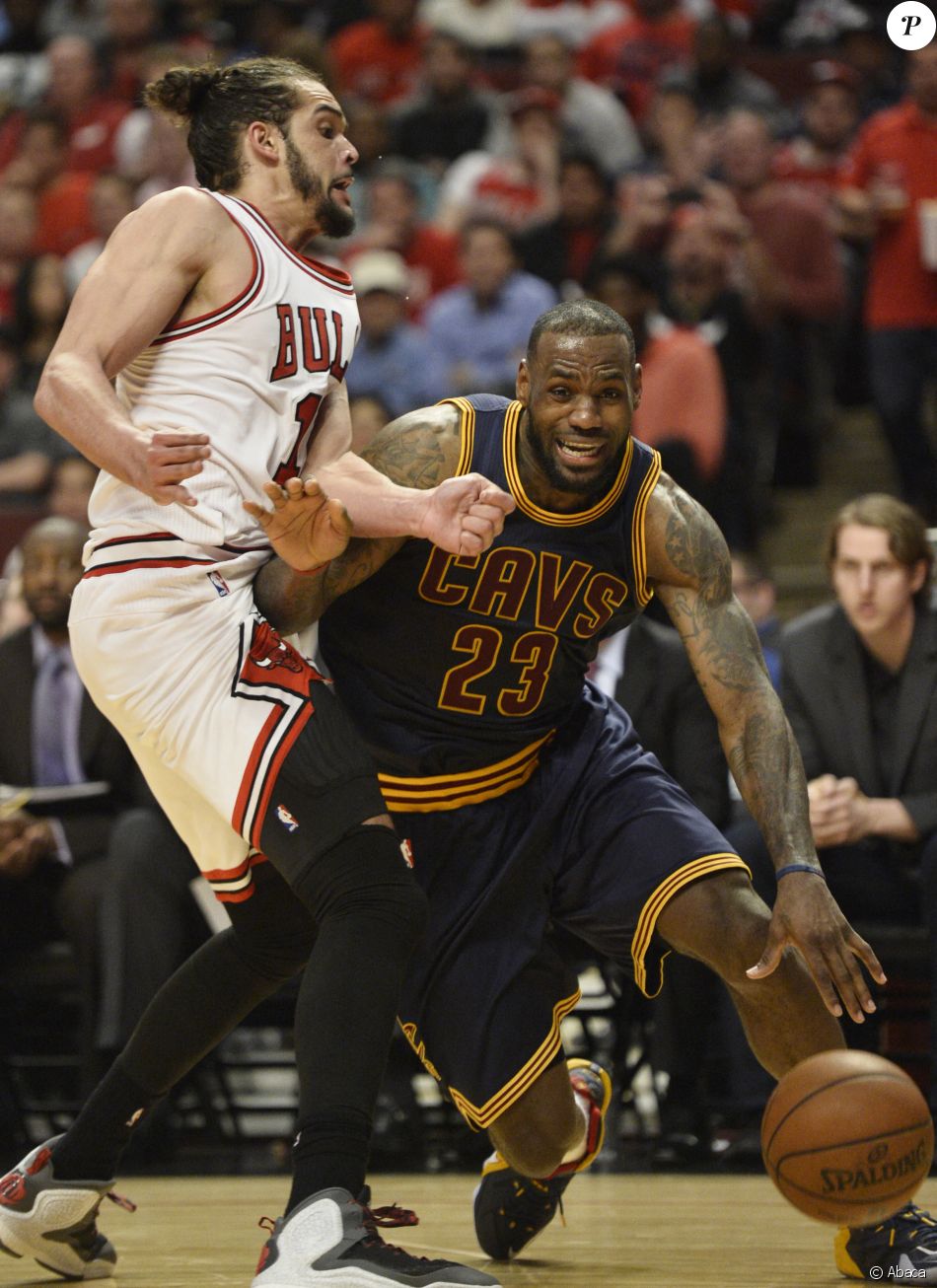 Joakim Noah Lors Du Match De NBA Opposant Les Chicago Bulls Aux ...