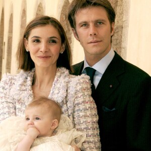 Baptême de Vittoria de Savoie en Italie en 2004, avec ses parents le prince Emmanuel-Philibert de Savoie et Clotilde Courau.