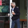 Exclusif - Harrison Ford à la sortie d'un Starbucks à Hadley, le 21 novembre 2020.