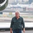 Exclusif - Harrison Ford et sa femme C. Flockhart partent en jet privé de l'aéroport de Hawthorne avec leurs chiens à Los Angeles, le 8 octobre 2020