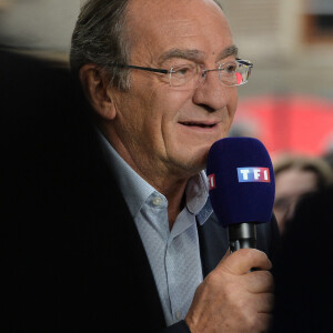 Jean-Pierre Pernaut lors du tournage de l'émission "Votre plus beau marché de France" à Montbrison le 14 juin 2019. © Frédéric Chambert / Panoramic / Bestimage