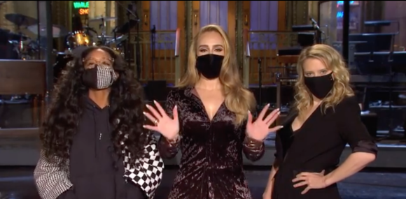Adele (au milieu) animera la nouvelle émission Saturday Night Live ce samedi 24 octobre 2020.