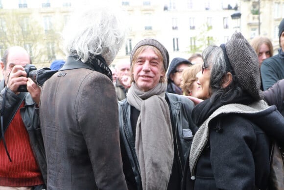 Louis Bertignac, Jean-Louis Aubert, Kuelan Nguyen - People à la sortie de l'hommage à Jacques Higelin au Cirque d'Hiver à Paris le 12 avril 2018.