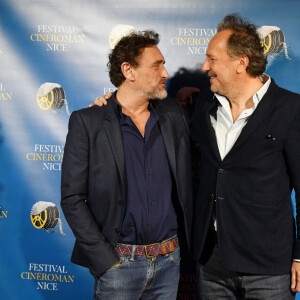 Jean-Paul Rouve et Xavier Viard durant la soirée de clôture de la 1ère édition du Festival Ciné Roman à Nice le 26 octobre 2019. © Bruno Bebert / Bestimage