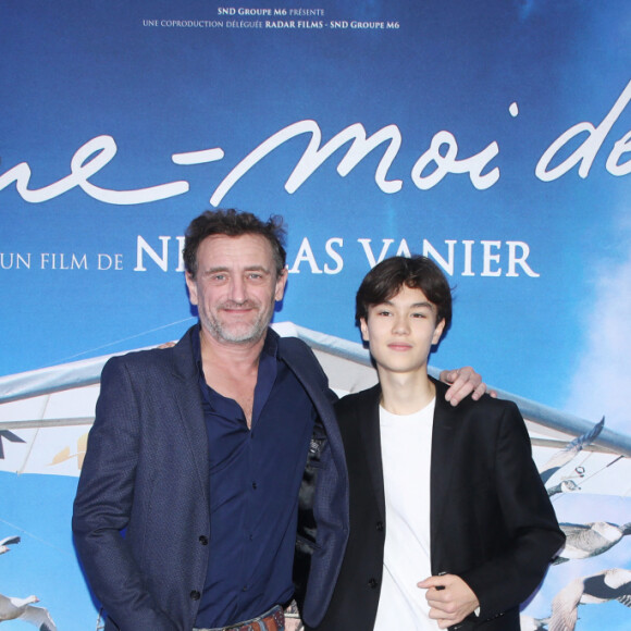 Jean-Paul Rouve et Louis Vazquez à l'avant-première du film "Donne-moi des Ailes" au cinéma UGC Normandie à Paris, le 6 octobre 2019. © Denis Guignebourg/Bestimage