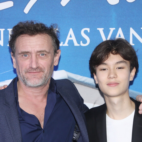 Jean-Paul Rouve et Louis Vazquez à l'avant-première du film "Donne-moi des Ailes" au cinéma UGC Normandie à Paris, le 6 octobre 2019. © Denis Guignebourg/Bestimage