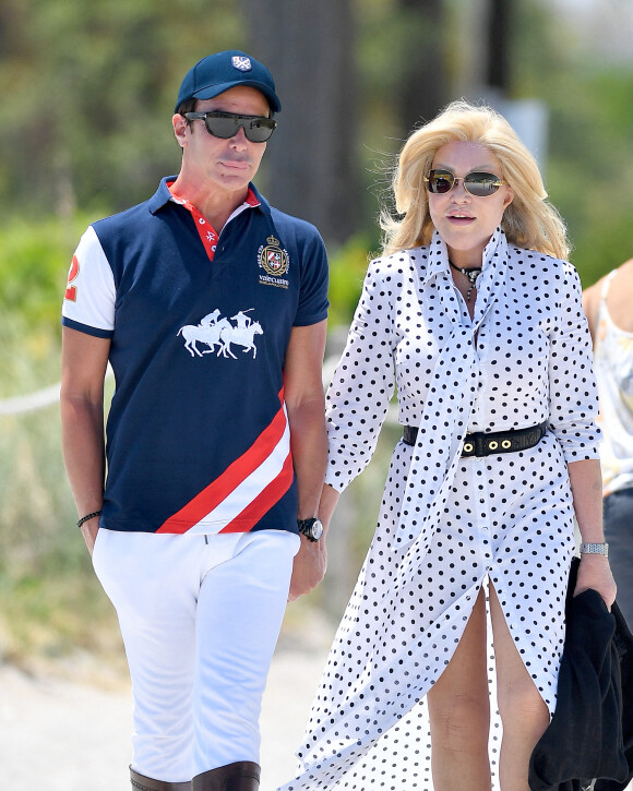 Jocelyn Wildenstein et son fiancé Lloyd Klein lors de l'événèment Finals of the World Cup Polo league à Miami Beach, avril 2019.