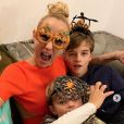 Elodie Gossuin et ses 4 enfants déguisés pour Halloween. Octobre 2020.