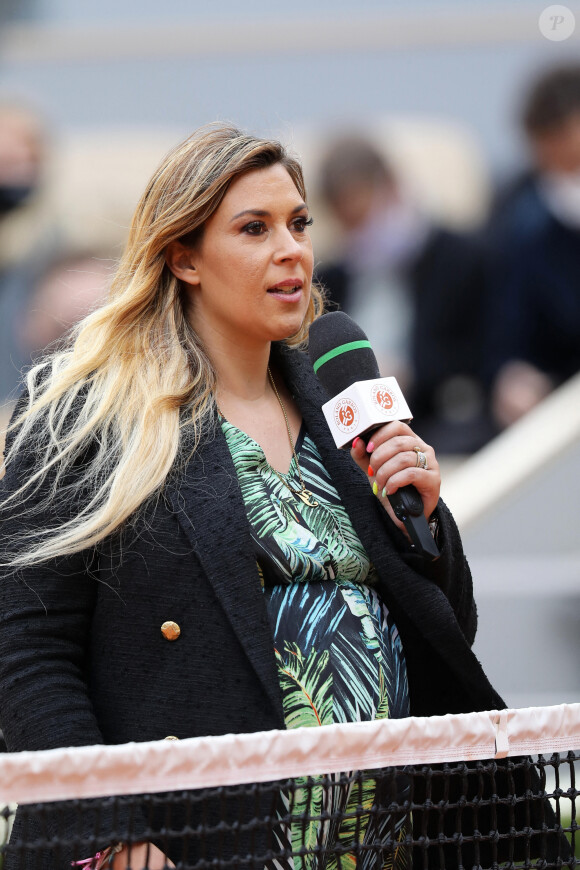 Marion Bartoli, enceinte, lors des internationaux de tennis de Roland Garros à Paris le 4 octobre 2020.  