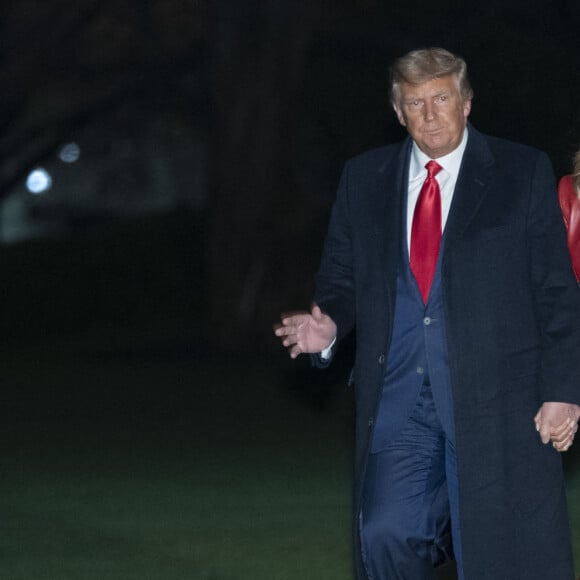 Le président Donald J.Trump et la première dame Melania Trump retournent à la Maison Blanche à Washington, DC le 5 décembre 2020 après avoir assisté à un rassemblement politique en Géorgie.