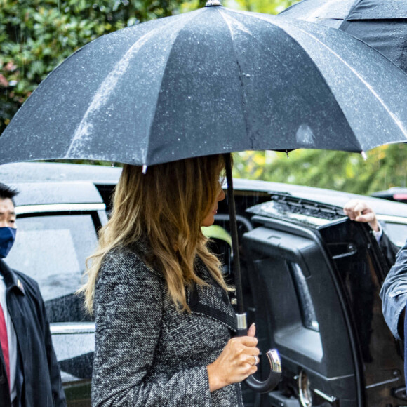 Melania Trump - Le président américain Donald Trump,, joint par le vice-président Mike Pence, Veterans Affairs Sec. Robert Wilkie et le général de l'armée Omar Jones, lors d'une cérémonie de dépôt de gerbes sur la tombe du soldat inconnu au cimetière national d'Arlington le 11 novembre 2020 à Arlington, en Virginie.