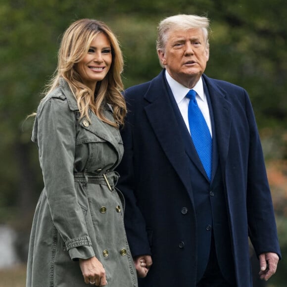 Le président Donald Trump et la première dame Melania Trump quittent La Maison Blanche à Washington, D.C, automne 2020.